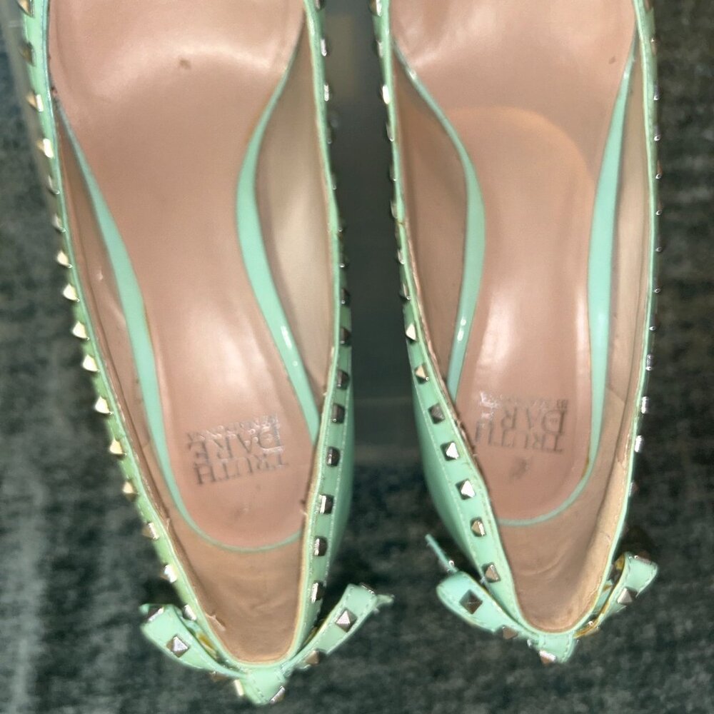 Shoes - Picture 2 of 4